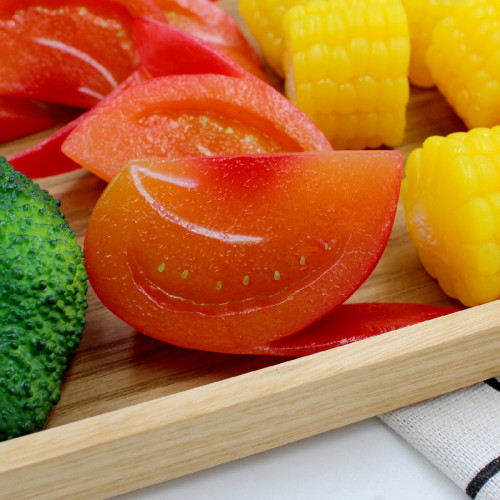 Simulated food food, tomatoes, tomatoes, broccoli, corn, model vegetables, gifts, creative ornaments, photography props