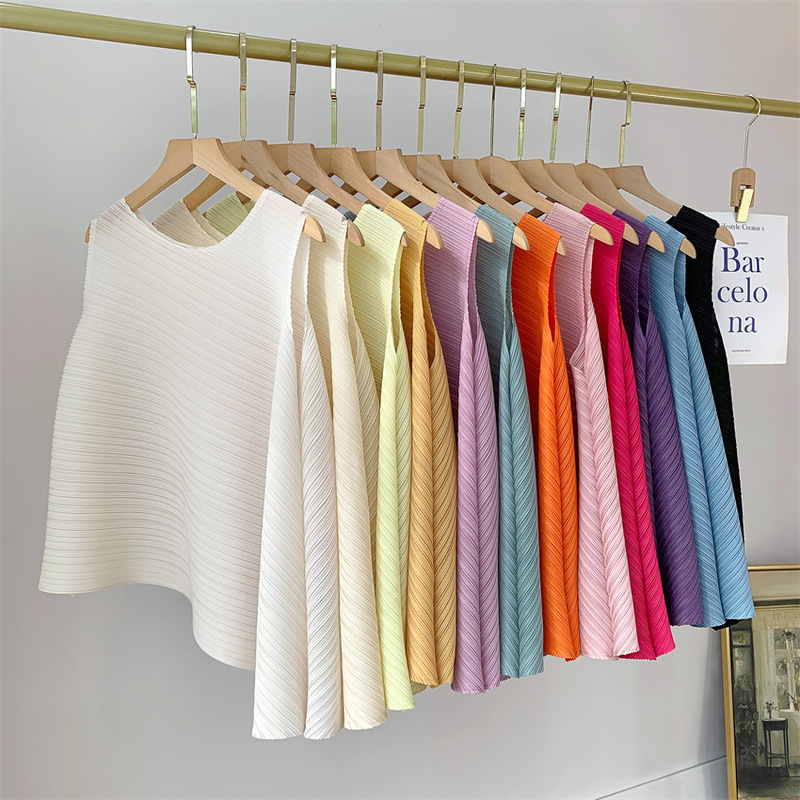 Miyake-Style Pleated Top for Women, Irregular T-Shirt, Round Neck, Sleeveless, Niche, Comfortable, Casual, Fashionable, Versatile