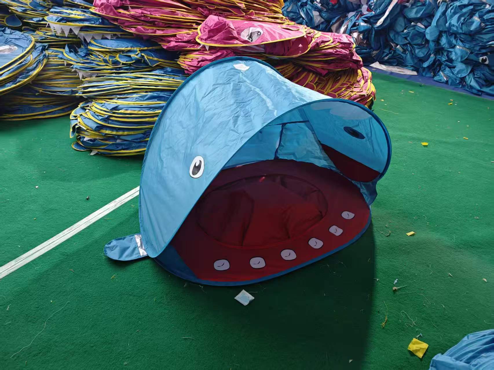 New Outdoor Children's Sunshade Beach Tent with Water Storage, Baby Toy Ball Pool, Foldable Quick-Open Beach Tent