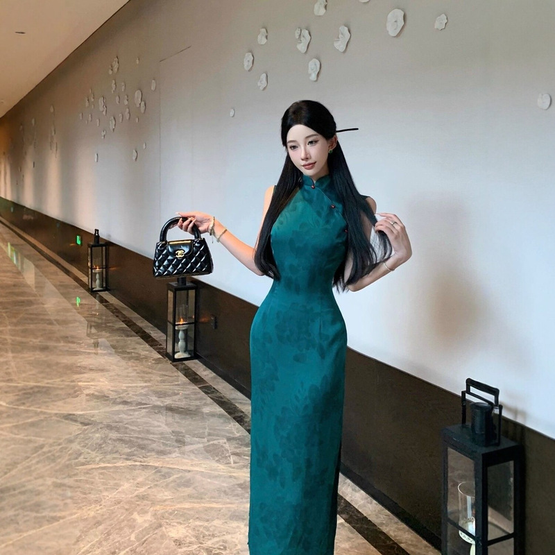 National Style Stand-Collar Long Dress with Buttoned Design, Summer Peacock Blue-Green Color, Flattering for the Complexion, New Chinese Style Hong Kong-Style Printed Long Cheongsam National Style Stand-Collar Long Dress with Buttoned Design, Summer Peacock Blue-Green Color, Flattering for the Complexion, New Chinese Style Hong Kong-Style Printed Long Cheongsam