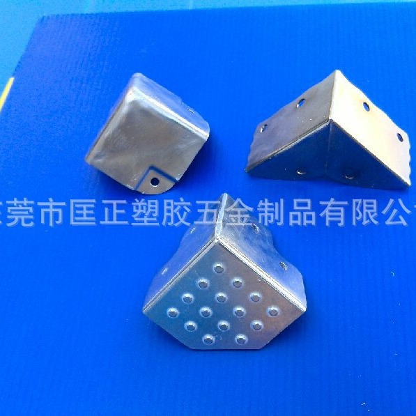厂家直销批发铝合金底角铝合金弯角 中空板箱配件 铝合金转角