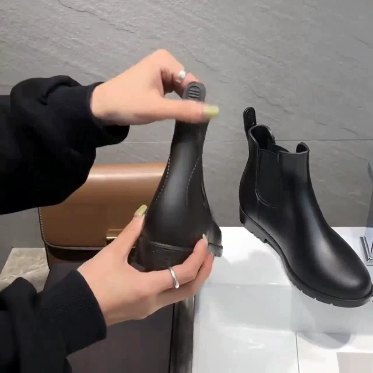 Женские Нескользящие резиновые сапоги в Корейском стиле, короткая трубка, модная верхняя одежда, новая резиновая обувь, галоши, теплая непромокаемая обувь Челси