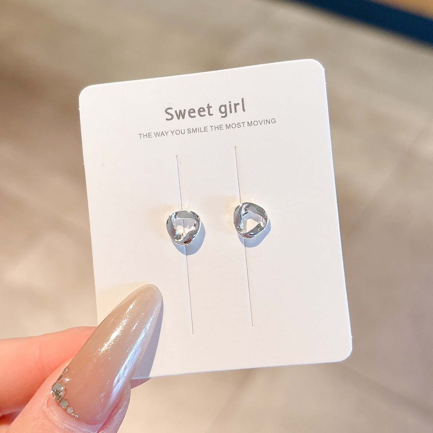 Pendientes de aleación Pendientes de alta calidad de perlas para mujer Pendientes exagerados de temperamento de lujo ligero coreano Pendientes largos con borlas al por mayor