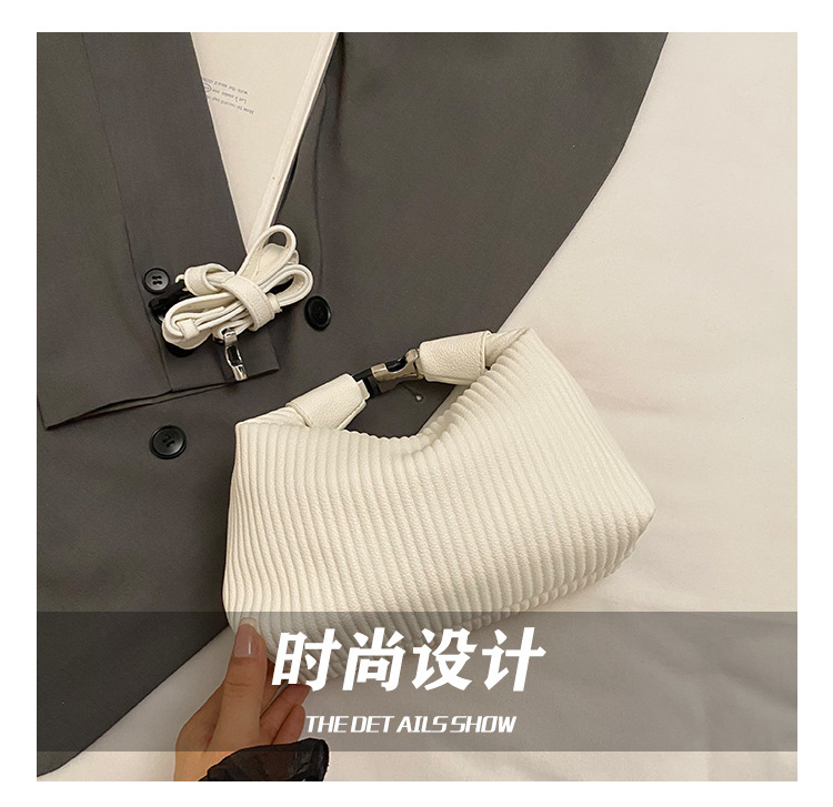 A niche hand-held pleated bag for women in the summer of 2025, a trendy and retro underarm bag, and a versatile Instagram single-shoulder crossbody bag Application Scenario