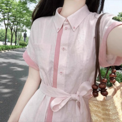 ファッショナブルな年齢を減らすピンクのラペルドレス女性のための 2025 夏の新しい気質小さなウエスト A ラインスカート