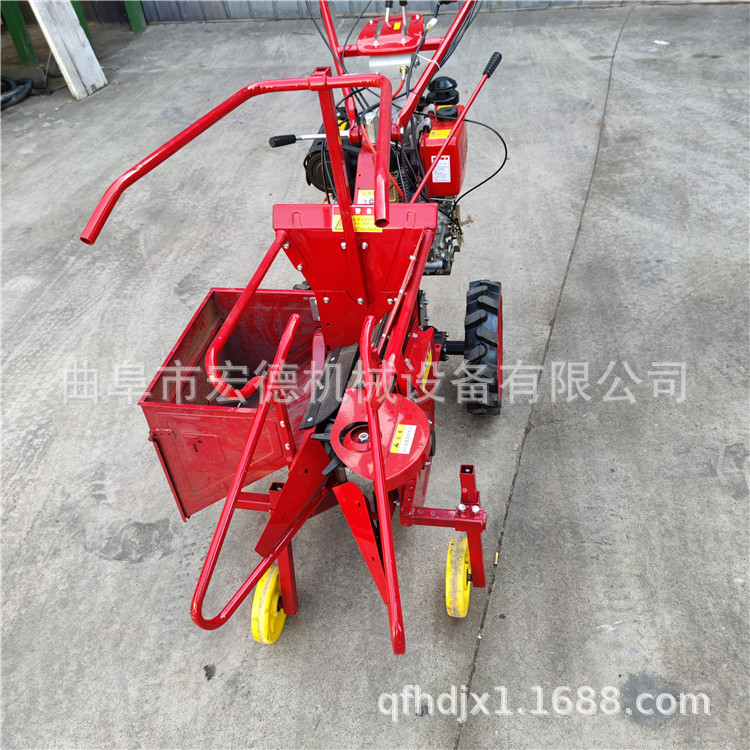 手扶自走式玉米收割机 单行苞米收获机 小型柴油棒子回收机