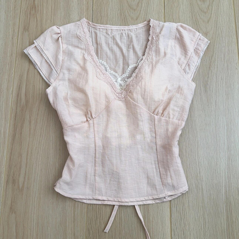 Japanese sweet style design lace trim V-neck short-sleeve shirt for women, summer waist-cinching slim-fit top Japanese sweet style design lace trim V-neck short-sleeve shirt for women, summer waist-cinching slim-fit top