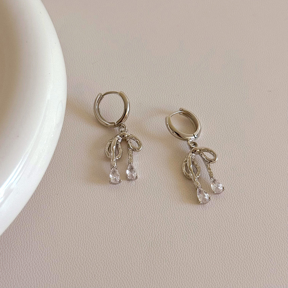 Pendant with bow, earrings