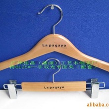 供应wooden hanger  Real wood hangers factory