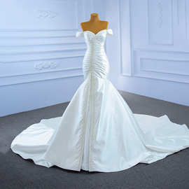 新款一字肩缎面鱼尾婚纱修身定制性感显瘦钉珠带小拖尾白色晚礼服