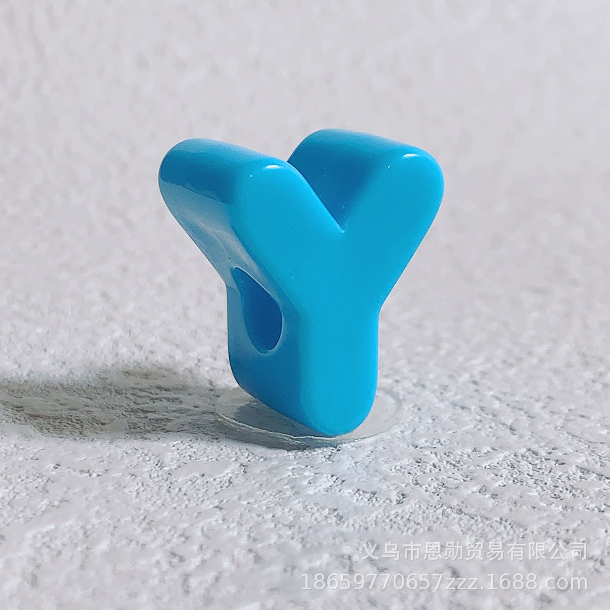 Y (blue)