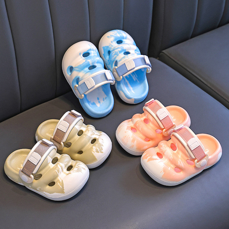 Zapatillas para niños de verano para niños pequeños y medianos bebés interiores con suela suave antideslizante para niños pequeños zapatos de agujero camuflados