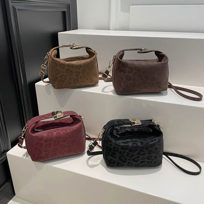 Fashion Niche Design Women's Bag 2025 Autumn and Winter Small Square Bag Retro Simple New Single Shoulder Crossbody Bag