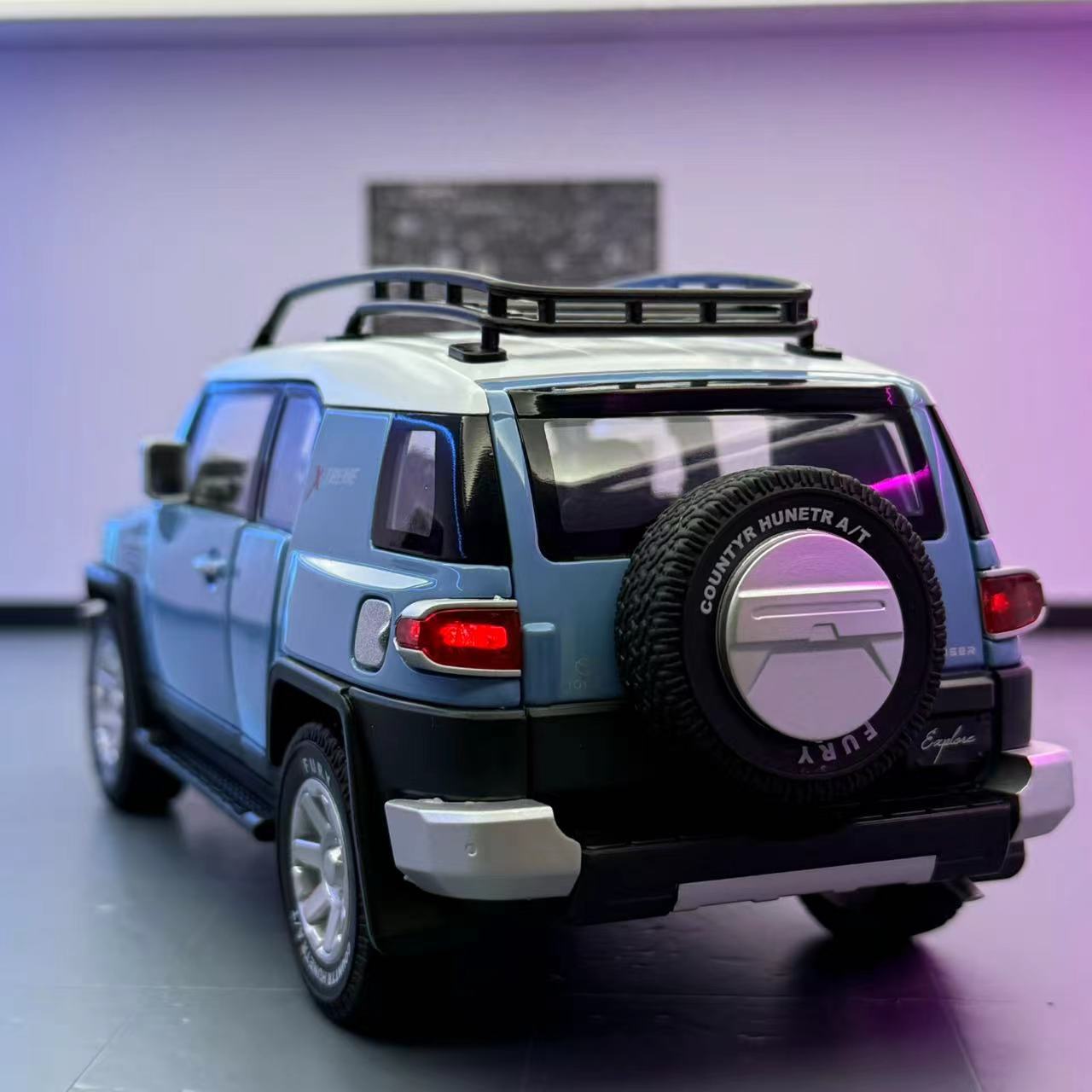 Coche a modelo de coche 1:24 Toyota Cruiser FJ aleación vehículo todoterreno retorno coche de juguete modelo de efecto de sonido