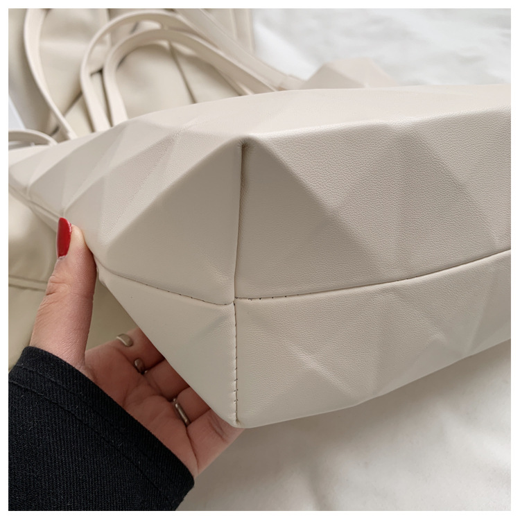Niche design irregular largecapacity bag 2021 new trendy tote bag shoulder messenger bagpicture136