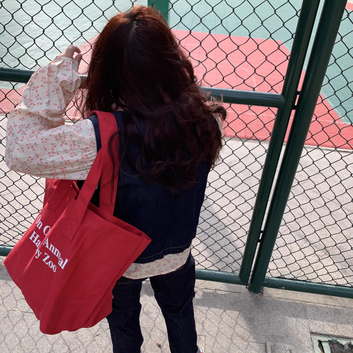 Red personalized casual tote bag, niche letter single-shoulder bag, mommy bag, retro large-capacity commuting canvas bag undefined