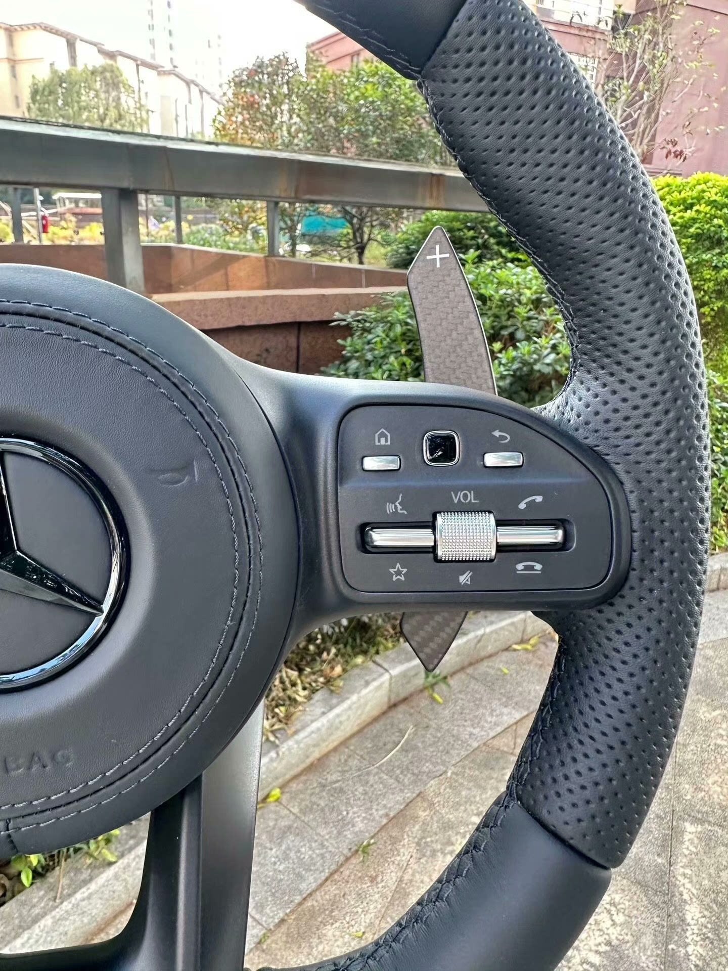 Used for Mercedes-Benz E-Class E200 E300 E320 E260 E350 E43 E63, matte finish steering wheel modification