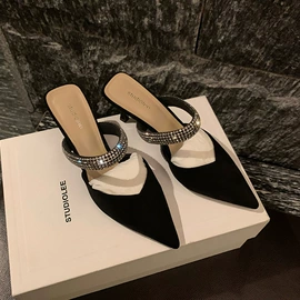 女式时装单鞋;女式皮靴;平底拖鞋