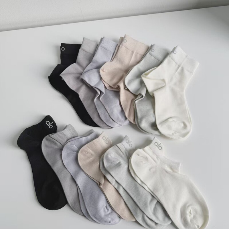 25ss spring and summer new short solid color summer four seasons breathable sports silk mulberry silk boat socks socks 25ss spring and summer new short solid color summer four seasons breathable sports silk mulberry silk boat socks socks