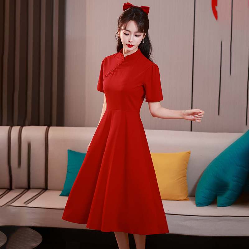 実際に新型の改良チャイナドレスの半袖新婦敬酒服の赤い婚約ドレスのワンピースはいつも着られます。|undefined