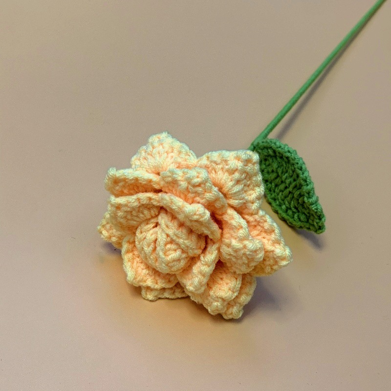 完成品の手作りの花はバラの花をシミュレーションします。|undefined