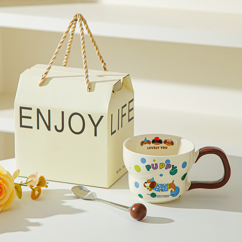 Serie de tazas de perro de salchicha chicas lindas tazas de agua potable domésticas nuevas tazas de café de desayuno de cerámica 2025 tazas