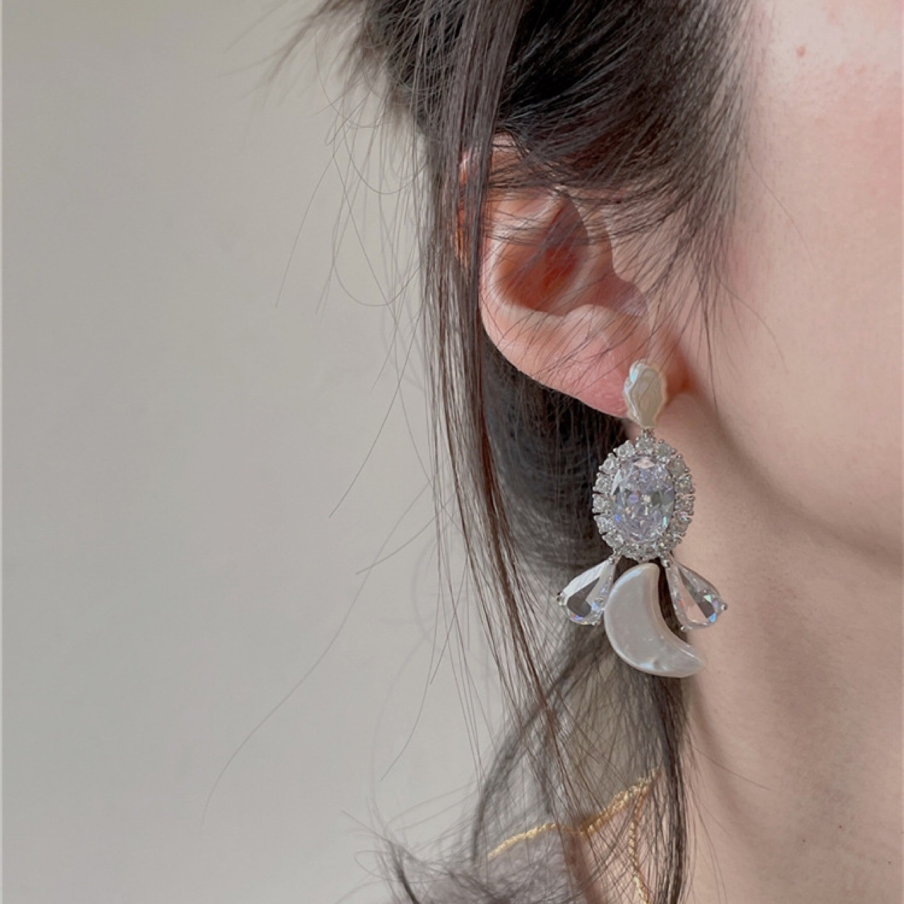 Boucles D&#39;oreilles Strass Ovales Lune Perle Blanche D&#39;eau Douce Naturelle Rétro display picture 4