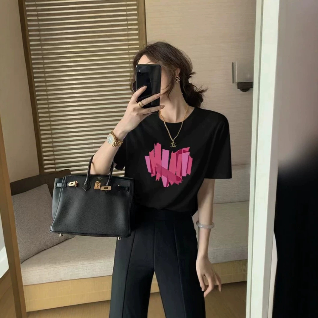 Áo thun nữ cổ tròn in hình trái tim phong cách Hàn Quốc — đen