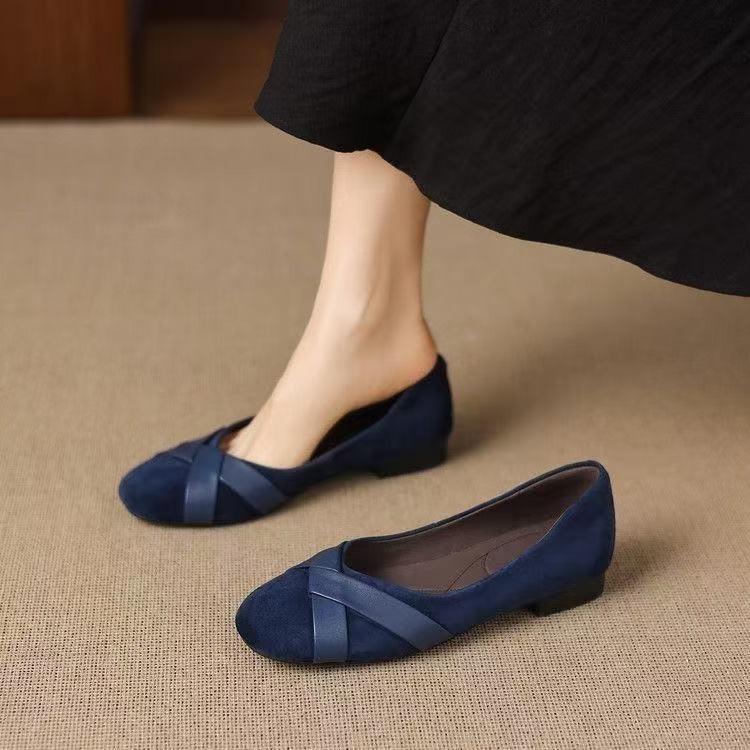 2026 primavera y verano nicho color cruzado cabeza redonda plana perezosa un pedazo de zapatos de moda de mujer