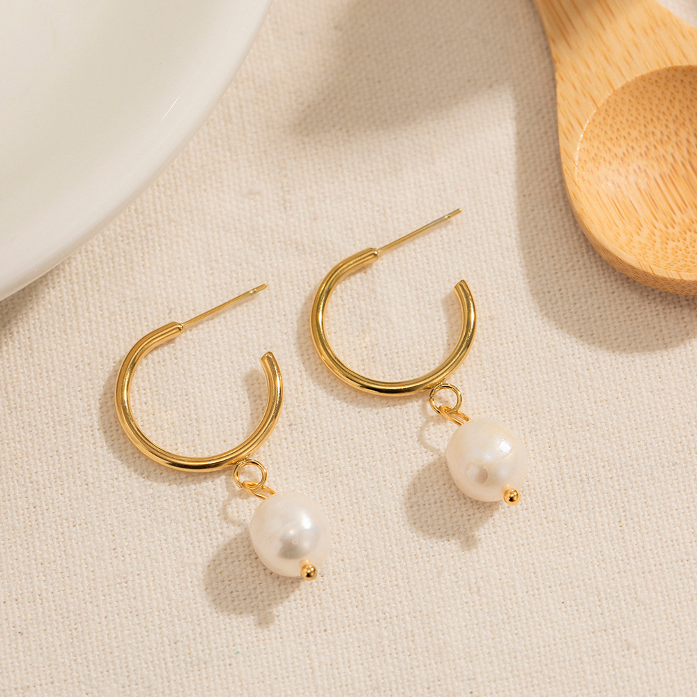 Brand pendant pearl