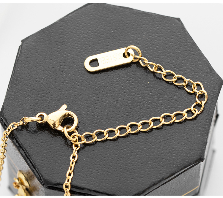 Inlaid Gold Design French Style Style Vintage Emerald Zircon Titanium Steel Oval Geometric Clavicle Chain