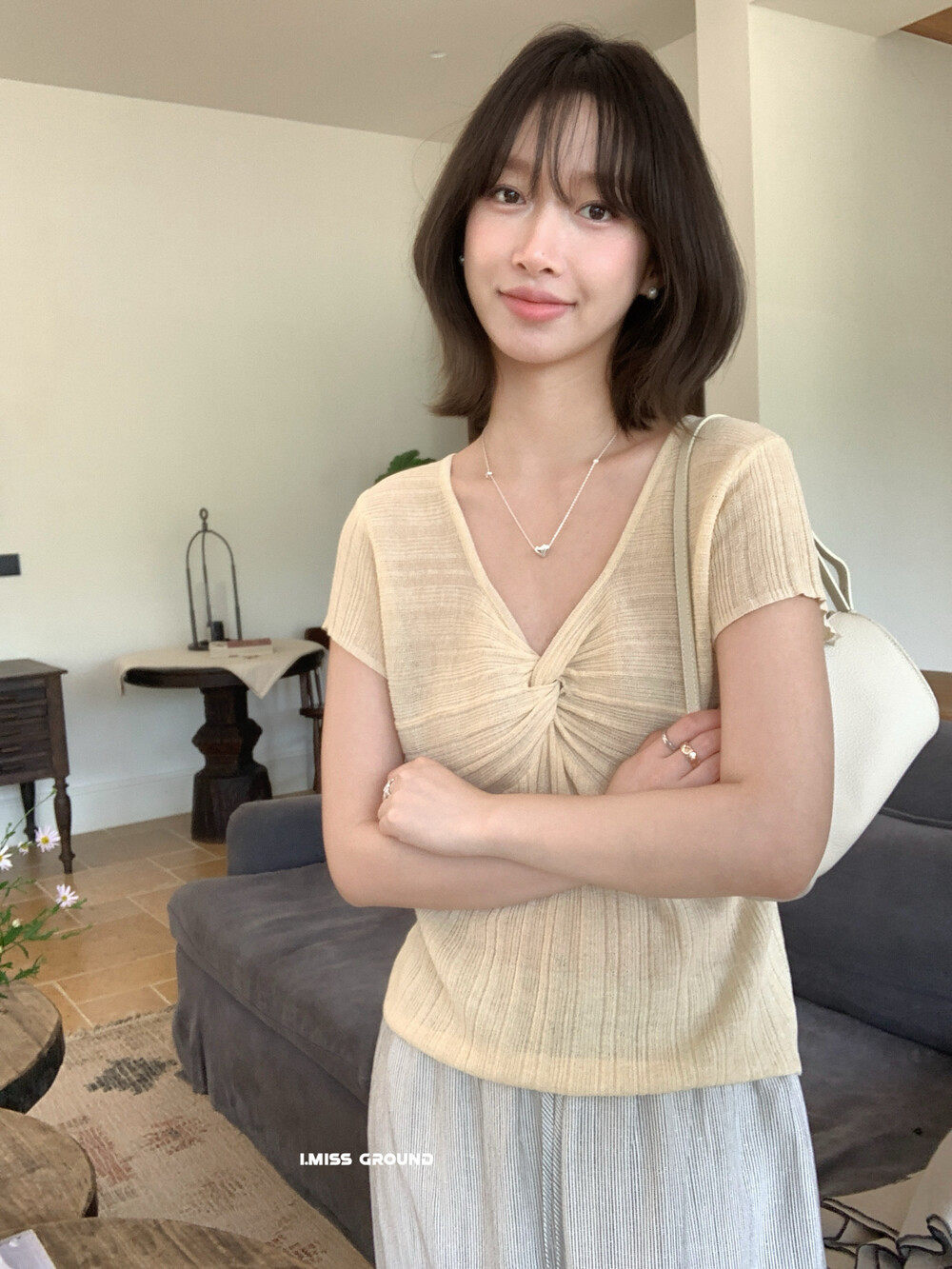 Áo thun nữ tay ngắn cổ V xoắn nút phong cách Pháp, chất liệu linen mềm mại — xanh đậm, Xanh nước biển, hồng nhạt, bạc hà xanh chi tiết 5