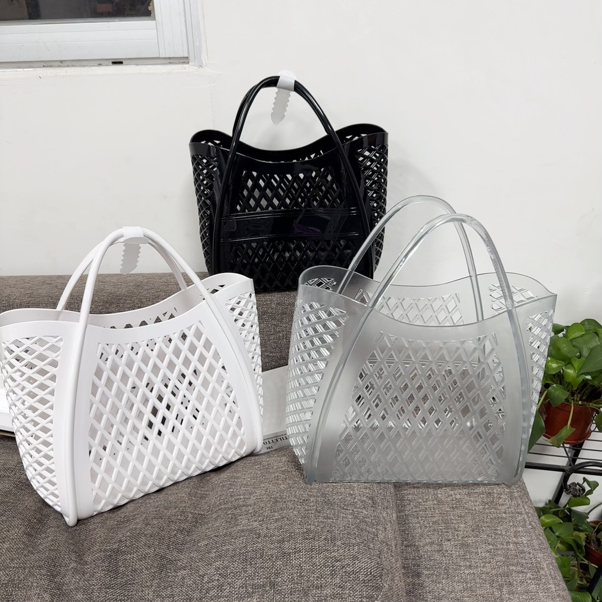 Jelly bag, handbag, silicone hollowed-out vegetable basket bag, picnic bag, shopping basket, PVC beach bag, washbasin basket, bath Item Picture
