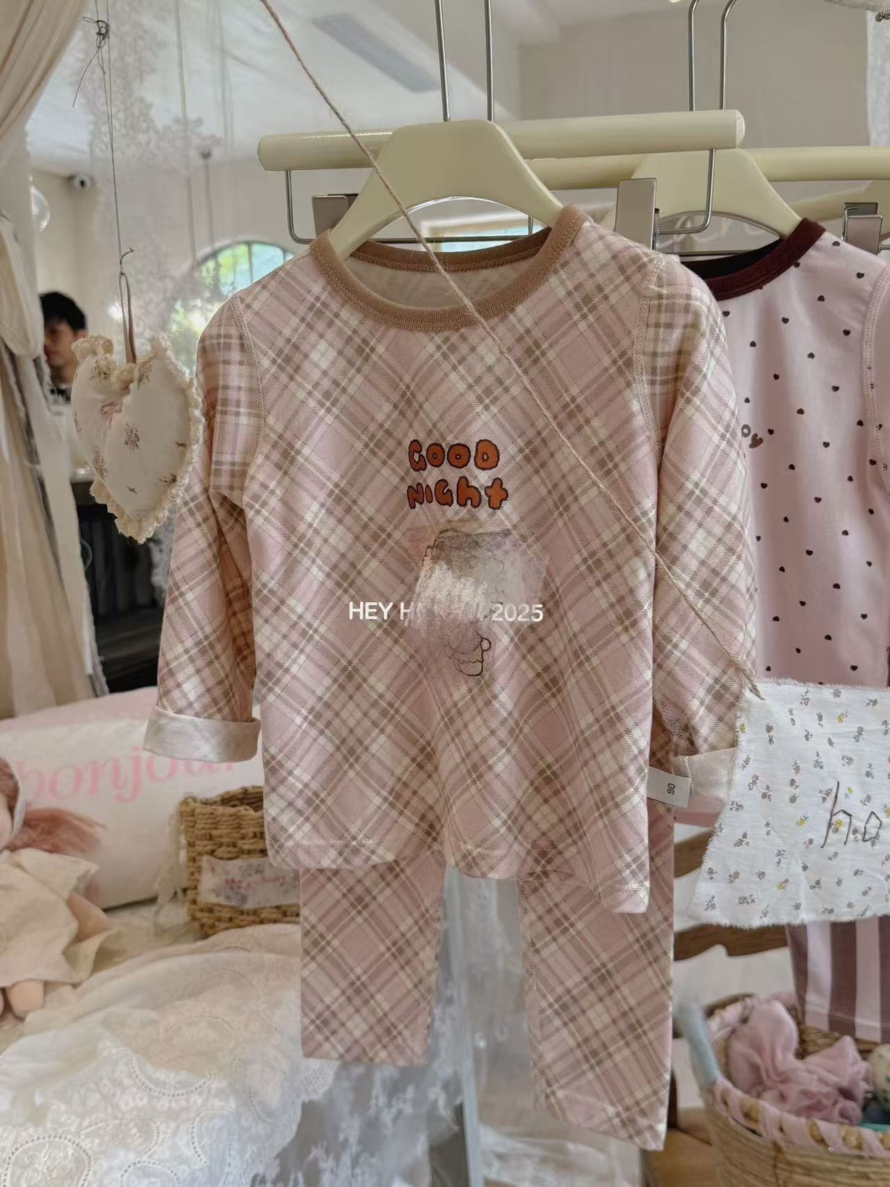 핑크 체크무늬 KT