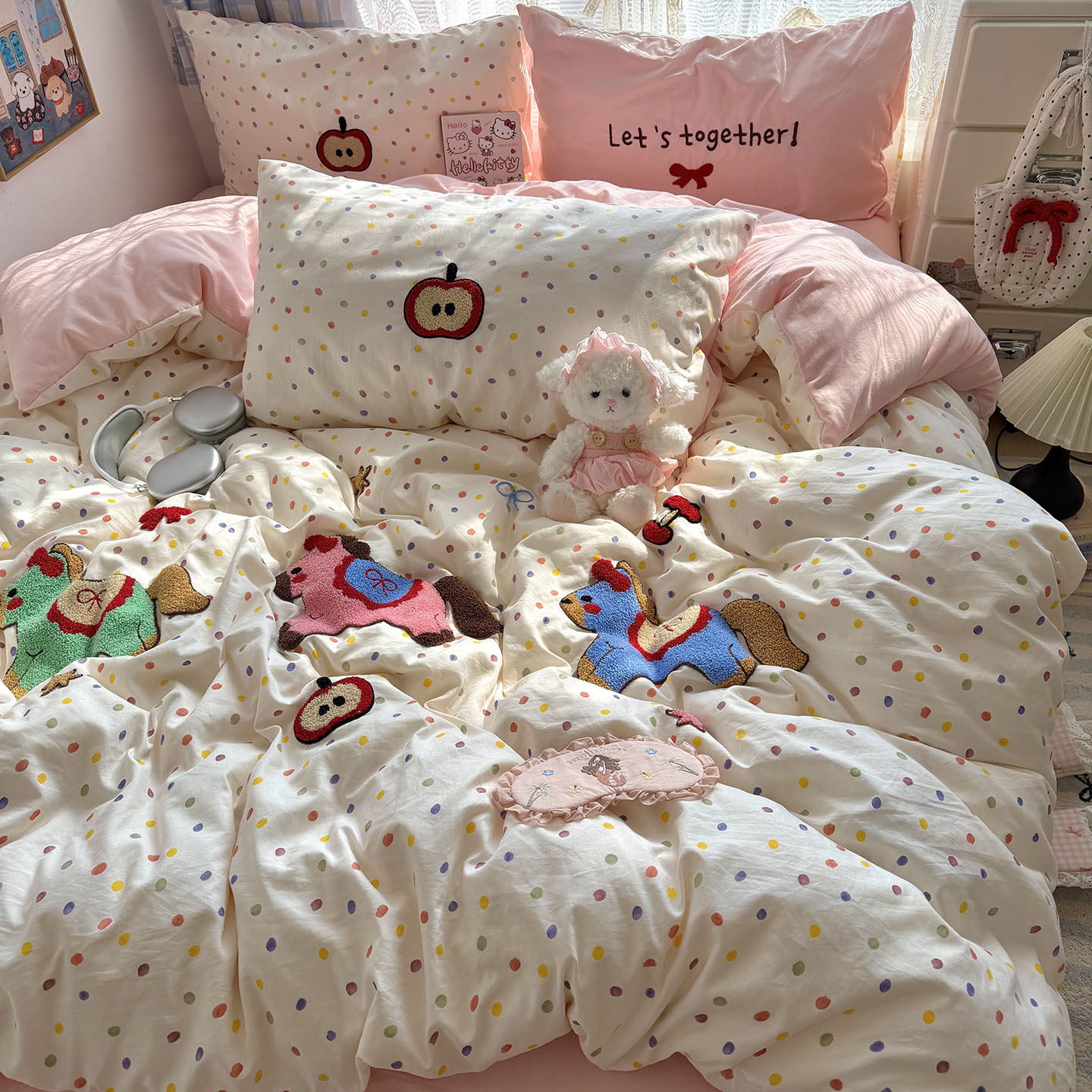 Madre y bebé clase A toallas bordadas cuatro piezas de algodón puro desnudo dormir sábanas de dibujos animados cubierta de cama de dormitorio de algodón conjunto de tres piezas