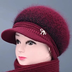 帽子冬の中高年はウサギの毛糸帽に似せています。