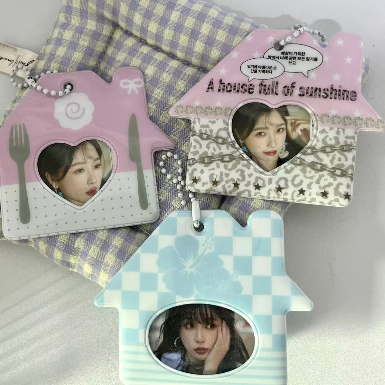 Wholesale supply ins wind 2 inch house shape photo card pendant key ring 2 inch card holder photo