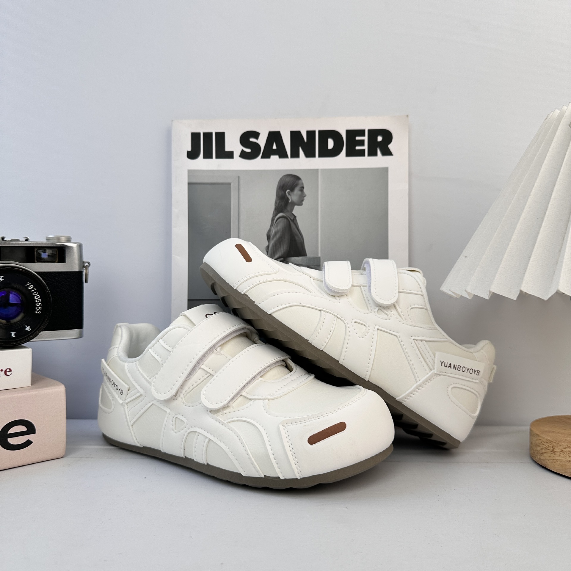 Zapatos blancos de fondo grueso para mujeres 2025 nuevos zapatos casuales de mujer de otoño, zapatos casuales de skate, zapatos casuales universales