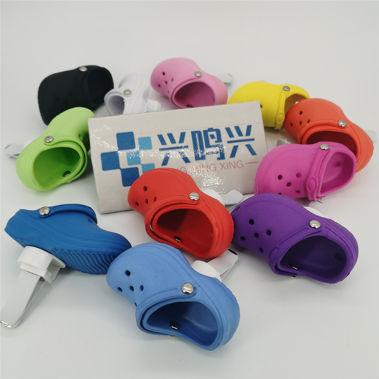 Creativo inteligente lindo agujero zapatos salida de aire del coche viento cruzado fuerte viento de doble uso del coche pieza de aromaterapia salida de aire Decoración