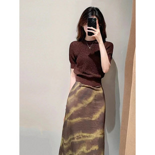 Q1E Summer Women's 2024 New Elegant Commuter Women's High-End Small Fragrance Brown T-Shirt Skirt Two-Piece Set
