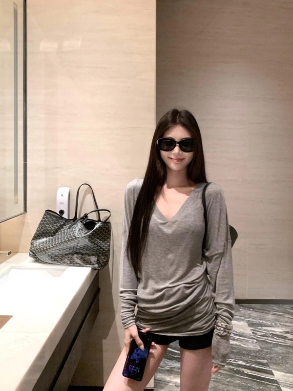 v领蝙蝠袖T恤弯刀百搭扭扭堆叠长袖tee2025新款显瘦低领上衣女|undefined