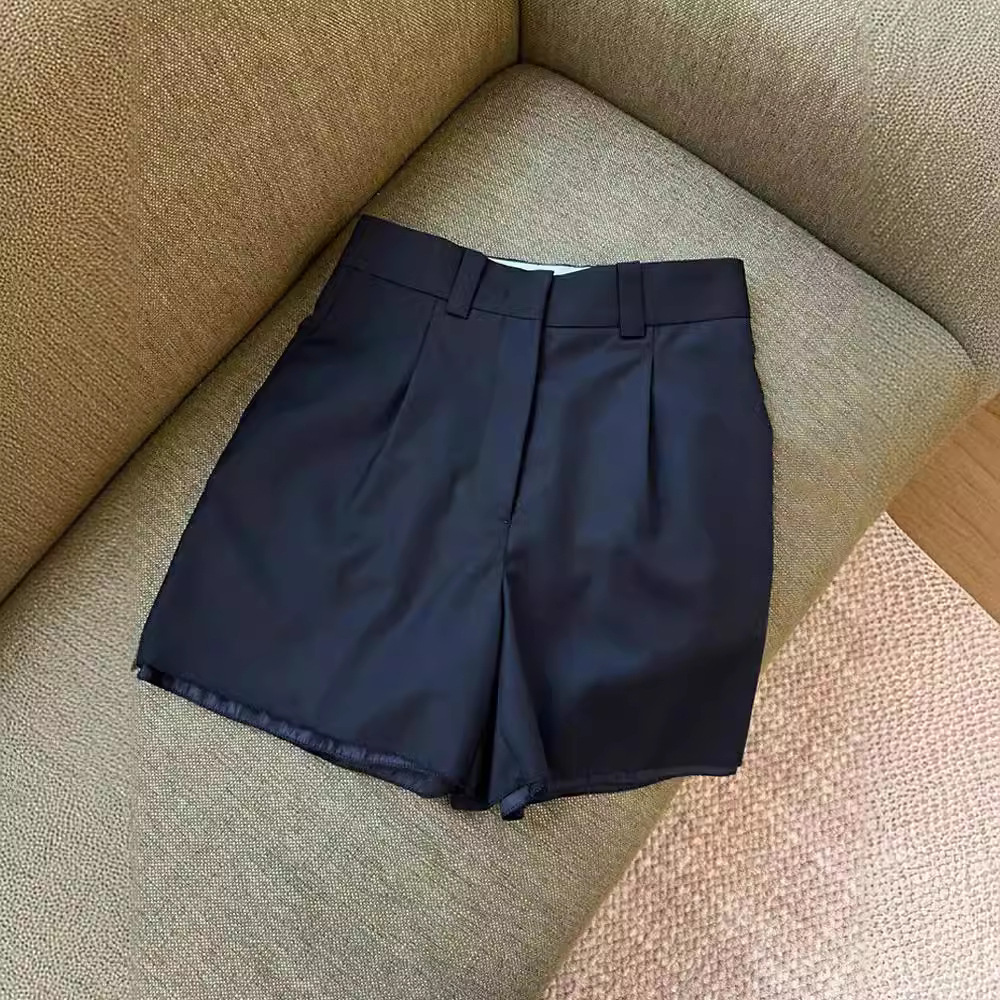 In stock! Top-quality, buy without hesitation! G-grade pure wool wide-leg shorts, stylish and comfortable, new 2024 style.