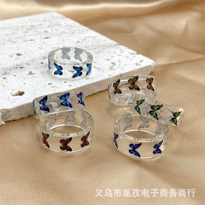 Europeo y americano transfronterizo popular transparente color simple moda mariposa cerrado anillo de resina acrílica estilo ins anillo