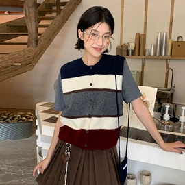 女式衬衫;女式针织衫;连衣裙