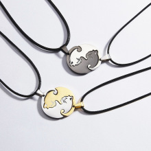 创意桃心猫情侣项链拼接不锈钢爱心黑白猫咪情侣项链圆形吊坠配饰