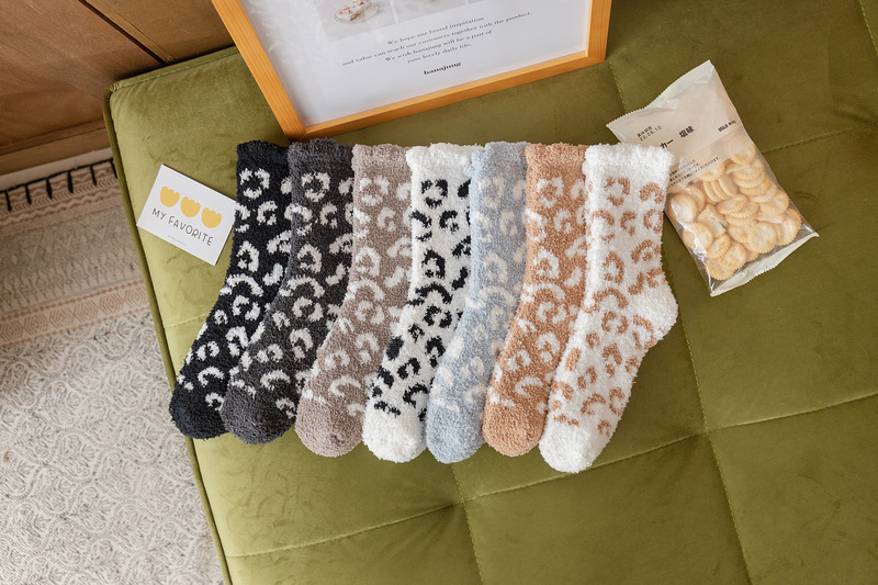 Women's Japanese Style Leopard Polyester Blending Crew Socks A Pair display picture 1