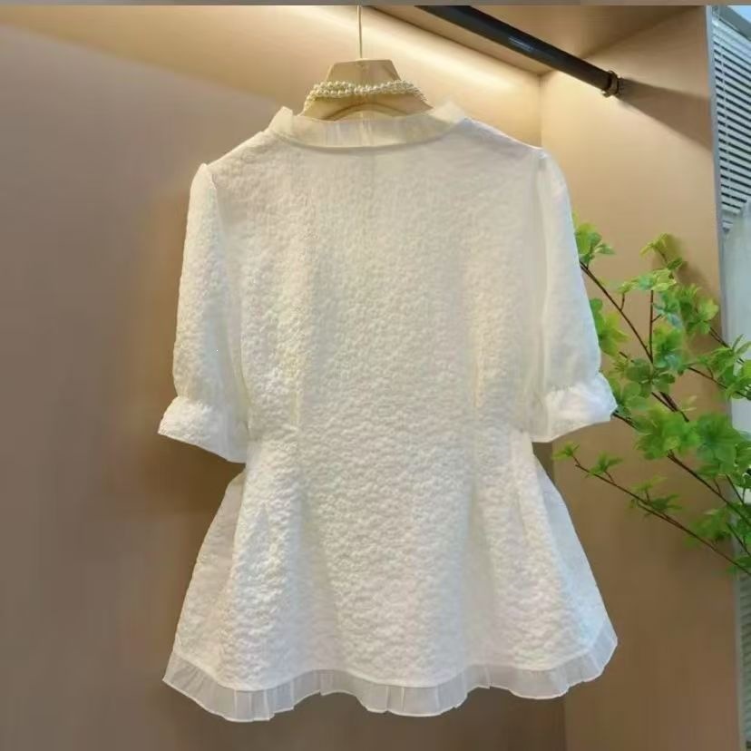 Qadın üçün krujevalı qısaqol köynək, yay modeli