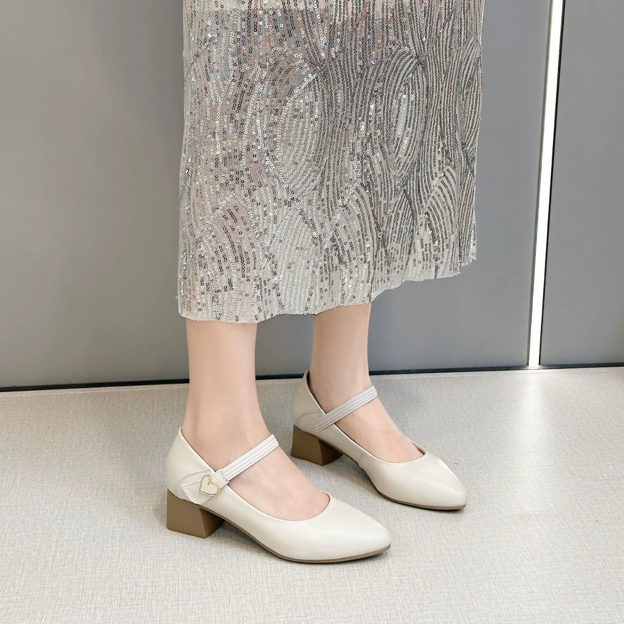 Leather universal shoes with velcro for leisure heels, direct factory sales, genuine leather, cowhide