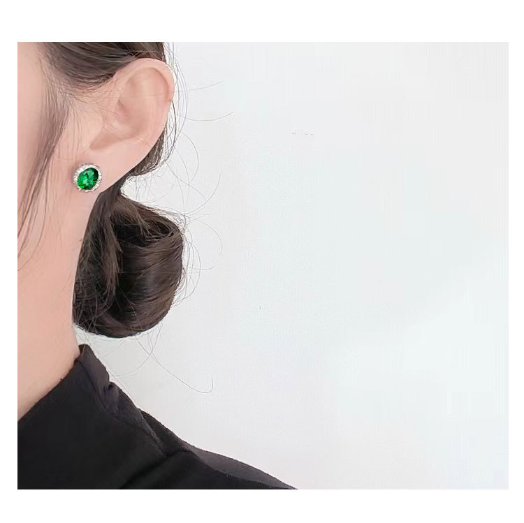 1 Pair Simple Style Round Plating Copper White Gold Plated Ear Studs display picture 7