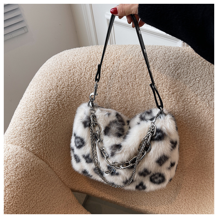 Small Plush Vintage Style Square Bag display picture 6